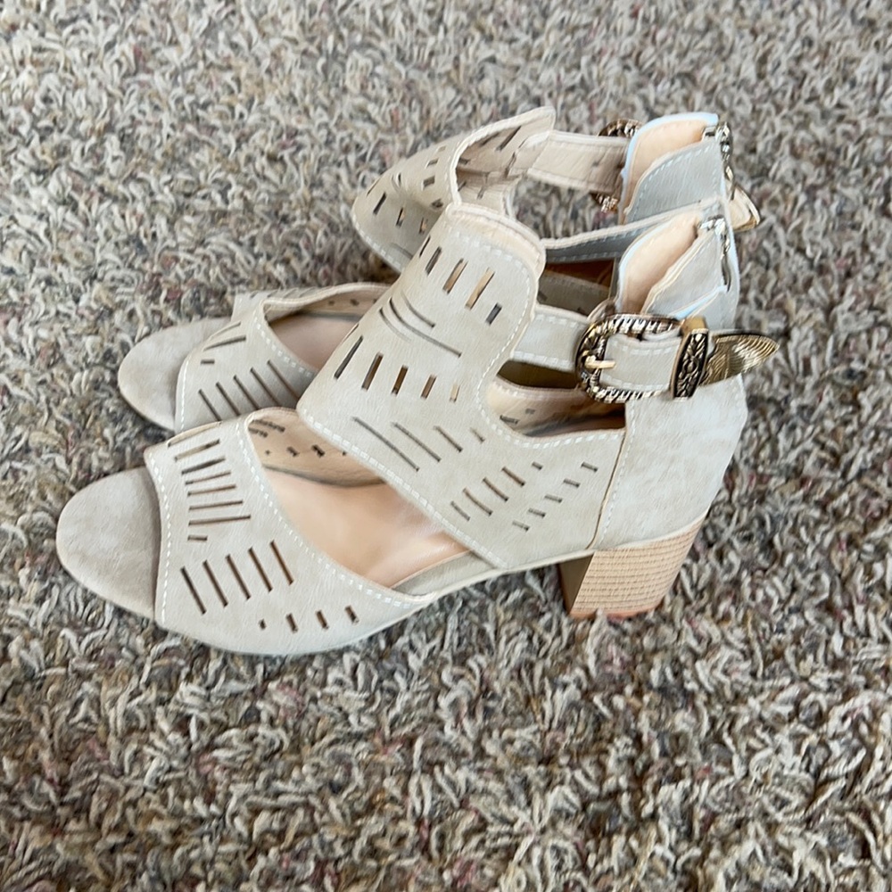 Juti Beige Cut Out Sandal